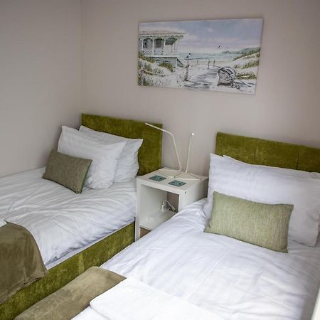 Wave Stays - Ground Floor Apartment - Outside Seating Area 클레베리 외부 사진