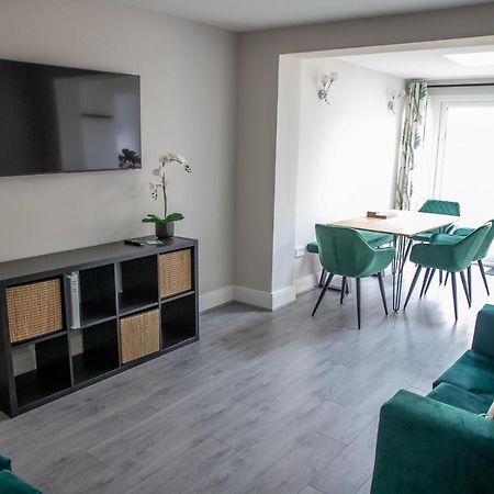 Wave Stays - Ground Floor Apartment - Outside Seating Area 클레베리 외부 사진
