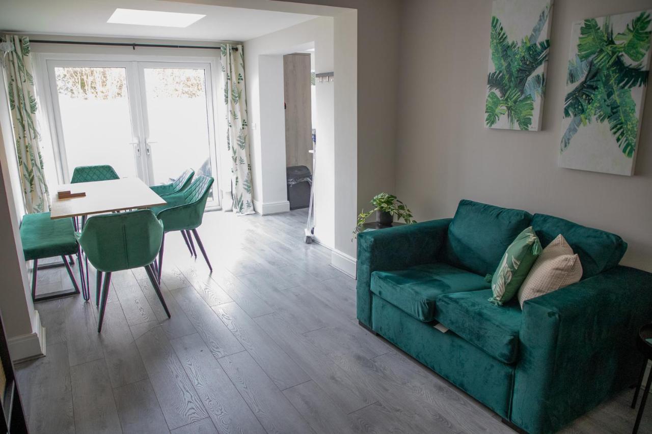 Wave Stays - Ground Floor Apartment - Outside Seating Area 클레베리 외부 사진