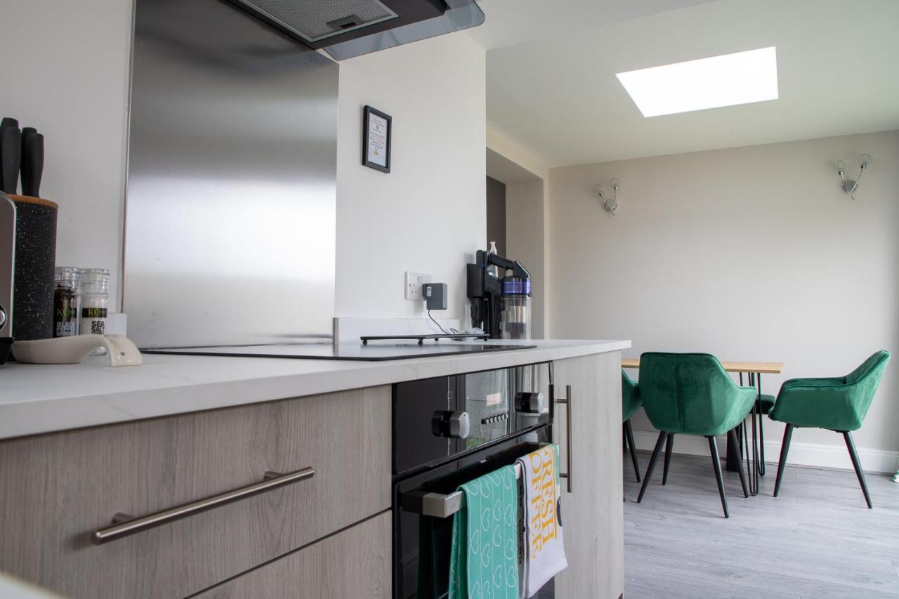 Wave Stays - Ground Floor Apartment - Outside Seating Area 클레베리 외부 사진