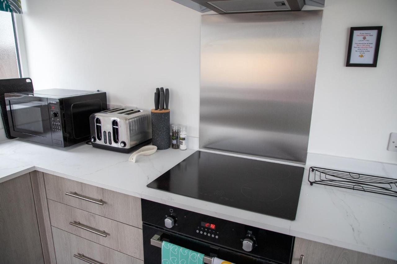 Wave Stays - Ground Floor Apartment - Outside Seating Area 클레베리 외부 사진